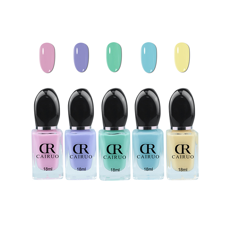 Mirror Nail Polish Creates Stunning Effects