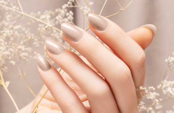 The difference between oil-based nail polish and water-based nail polish
